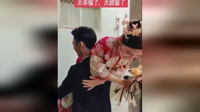 知情人曝王心凌曾陷感情低谷！每次受情伤都很痛苦，只因太传统